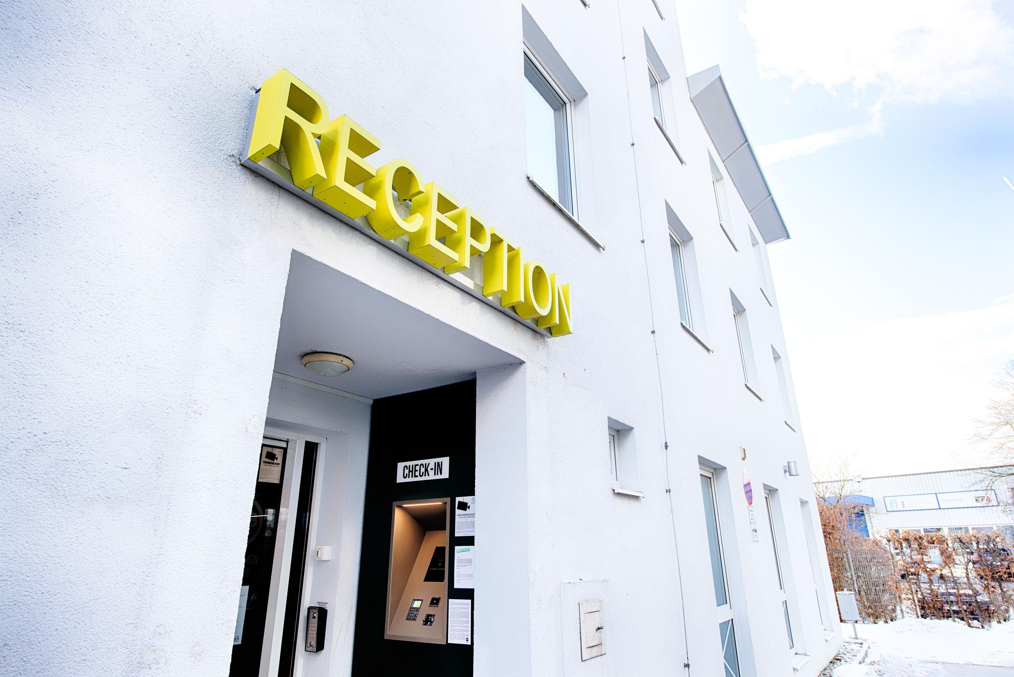 B&B Hotel Muenchen-Putzbrunn Exterior photo